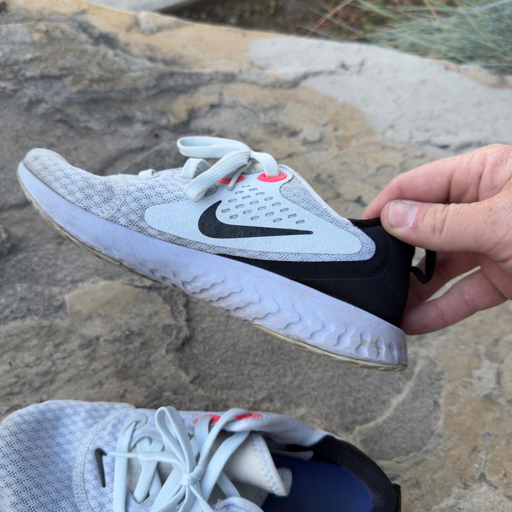 Nike Legend React Running Shoes Womens 6 White Black Pink Lightweight AA1626-008 - Picture 3 of 9